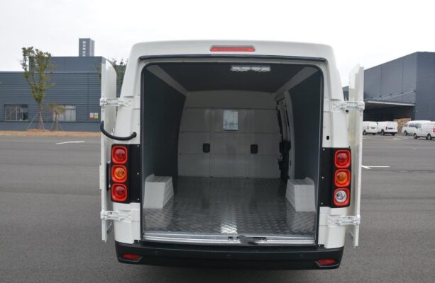 Aoteng 2.8T 3.01 meters pure electric enclosed truck