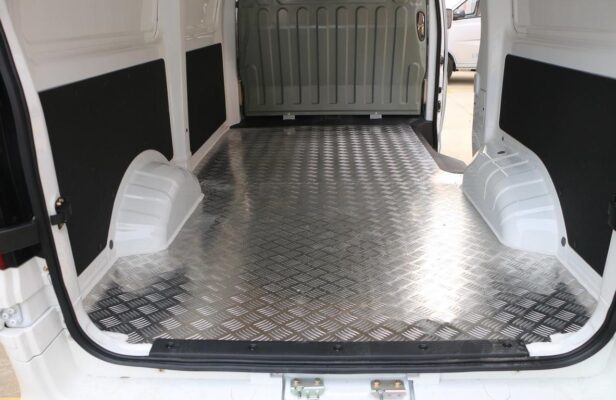 EM80 4.8 meters pure electric flat-top opposite opening enclosed truck