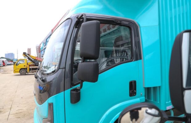 Isuzu 4.5T 4.13-meter single-row pure electric van-type light truck
