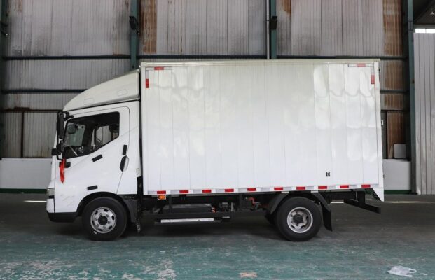 T5EV 4.5T 4.03-meter single-row pure electric van-type light truck