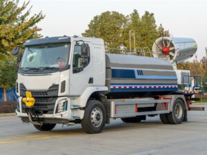 Liuzhou Automobile Pure Electric משאית ריסוס ו 14 מטר מעוקב מיכלית מים