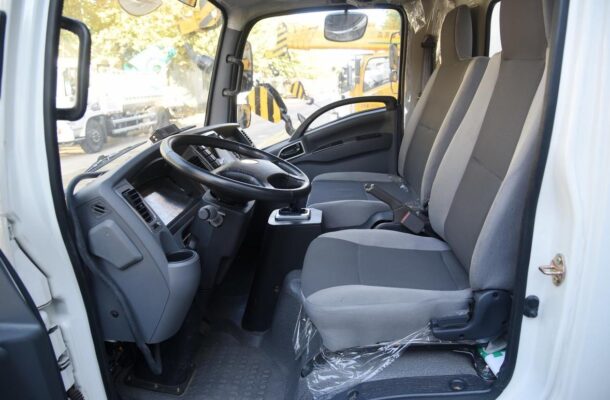 Senyuan SE7 7.5Ton 4.1-meter single-row pure electric refrigerated truck