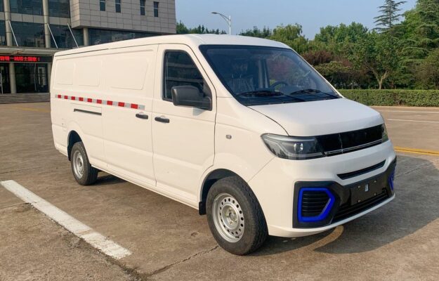 ZhiLing EV7 3Ton 5-meter Pure Electric Closed Van