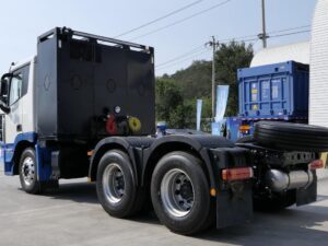 Zhiland 25-Ton Heavy Truck 6X4 Pure Electric Tractor