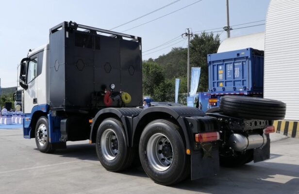 Zhiland 25-ton heavy truck 6X4 pure electric tractor