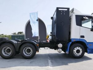 Zhiland 25-Ton Heavy Truck 6X4 Pure Electric Tractor