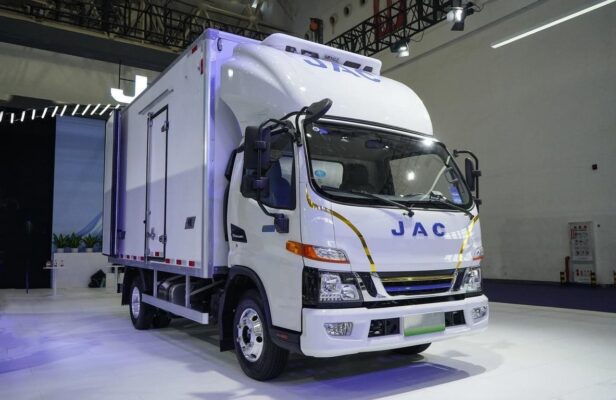 Jmc 4.4 ಟನ್ ಎಲೆಕ್ಟ್ರಿಕ್ ರೆಫ್ರಿಜರೇಟೆಡ್ ಟ್ರಕ್