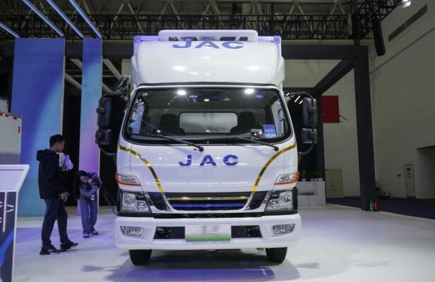 JMC 4.4 Ton gaari xamuul ah oo koronto ah