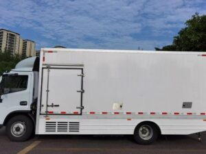 Dongfeng 9 Tons Eletric Refrigerated Truck