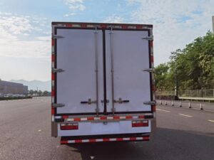 Dongfeng 9 Tons Eletric Refrigerated Truck